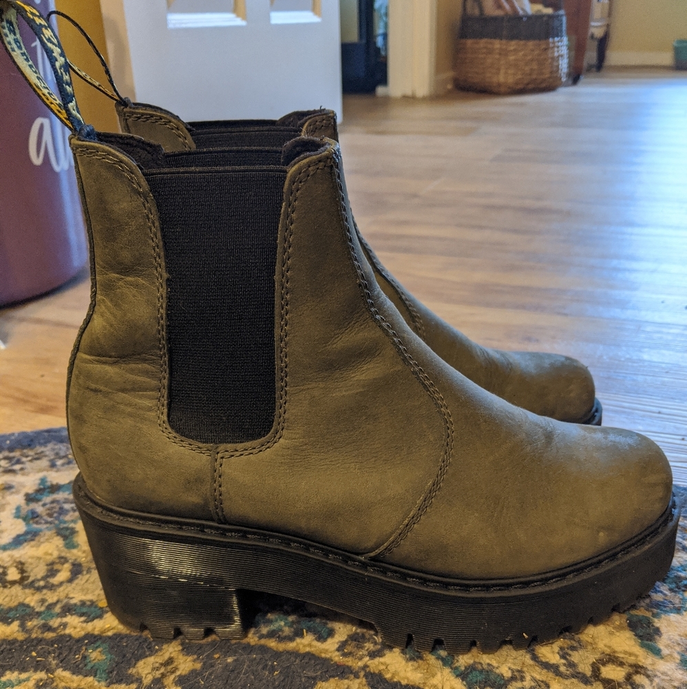 Rometty Moldova Leather Platform Chelsea Boots